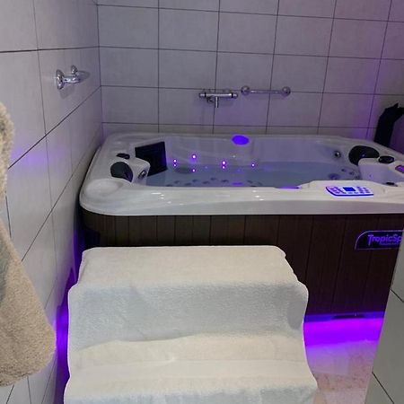 Appartement Avec Jacuzzi Hammam Sauna Privatise Au Rez De Chaussee Ds Maison A Voglans A 2 Kilometres Du Lac Du Bourget En Savoie Entre Chambery Et Aix Les Bains Cure Thermale 外观 照片