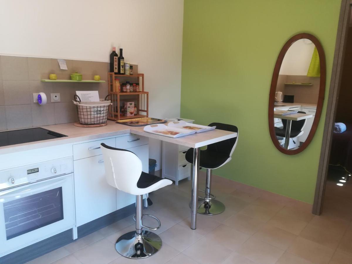 Appartement Avec Jacuzzi Hammam Sauna Privatise Au Rez De Chaussee Ds Maison A Voglans A 2 Kilometres Du Lac Du Bourget En Savoie Entre Chambery Et Aix Les Bains Cure Thermale 客房 照片