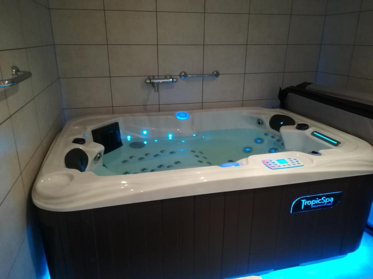 Appartement Avec Jacuzzi Hammam Sauna Privatise Au Rez De Chaussee Ds Maison A Voglans A 2 Kilometres Du Lac Du Bourget En Savoie Entre Chambery Et Aix Les Bains Cure Thermale 外观 照片