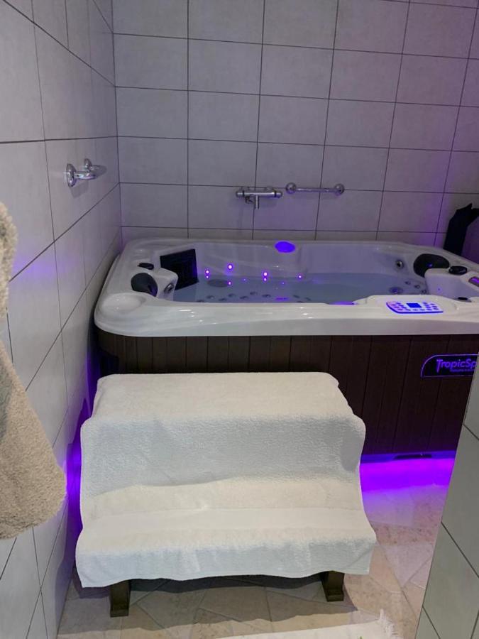 Appartement Avec Jacuzzi Hammam Sauna Privatise Au Rez De Chaussee Ds Maison A Voglans A 2 Kilometres Du Lac Du Bourget En Savoie Entre Chambery Et Aix Les Bains Cure Thermale 外观 照片