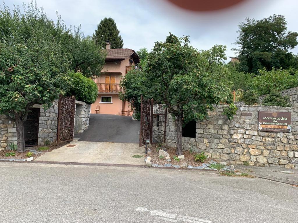 Appartement Avec Jacuzzi Hammam Sauna Privatise Au Rez De Chaussee Ds Maison A Voglans A 2 Kilometres Du Lac Du Bourget En Savoie Entre Chambery Et Aix Les Bains Cure Thermale 外观 照片