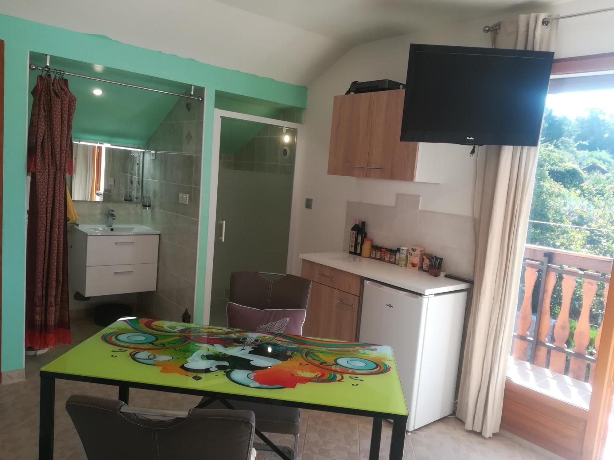 Appartement Avec Jacuzzi Hammam Sauna Privatise Au Rez De Chaussee Ds Maison A Voglans A 2 Kilometres Du Lac Du Bourget En Savoie Entre Chambery Et Aix Les Bains Cure Thermale 客房 照片